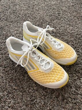 adidas White and Yellow ClimaCool adiZero Tempaia Tennis Shoe, Size 9.5 Like New